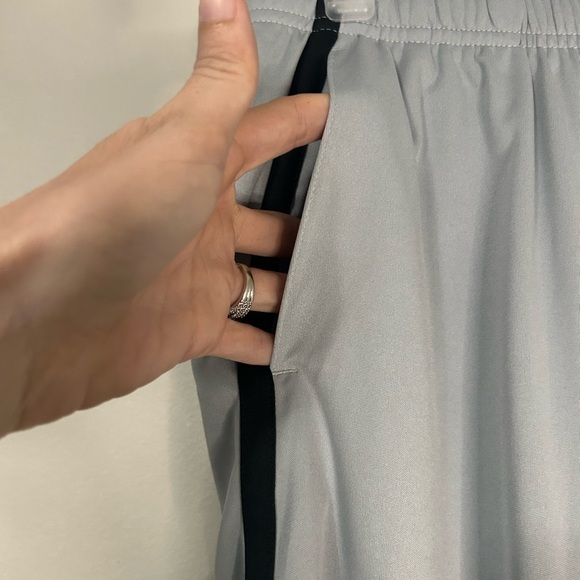 NWT Under Armour Boy’s Gray Shorts, Size L - Picture 3 of 8